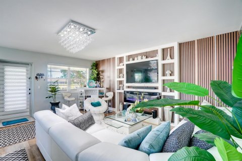 Condo in West Palm Beach, Florida, 2 bedrooms  № 2400512 - photo 13