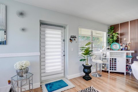 Condo in West Palm Beach, Florida, 2 bedrooms  № 2400512 - photo 15
