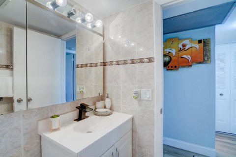 Condo in West Palm Beach, Florida, 2 bedrooms  № 2400512 - photo 23