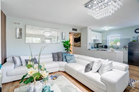 Condo in West Palm Beach, Florida, 2 bedrooms  № 2400512 - photo 10