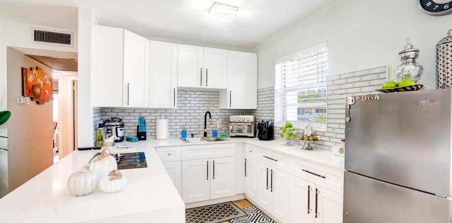 Condo in West Palm Beach, Florida, 2 bedrooms  № 2400512