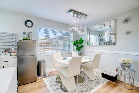 Condo in West Palm Beach, Florida, 2 bedrooms  № 2400512 - photo 7