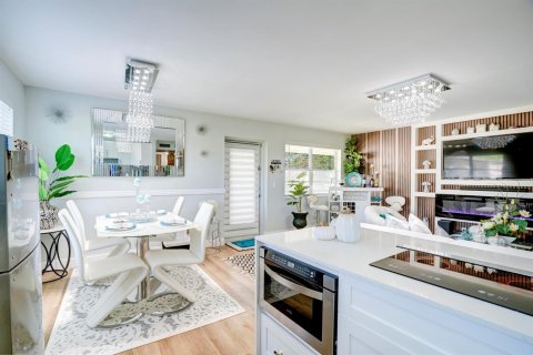 Condo in West Palm Beach, Florida, 2 bedrooms  № 2400512 - photo 6