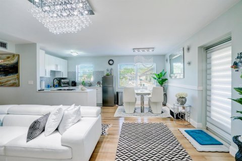 Condo in West Palm Beach, Florida, 2 bedrooms  № 2400512 - photo 8