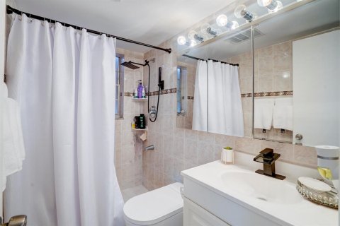 Condo in West Palm Beach, Florida, 2 bedrooms  № 2400512 - photo 21