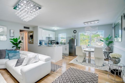 Condo in West Palm Beach, Florida, 2 bedrooms  № 2400512 - photo 5