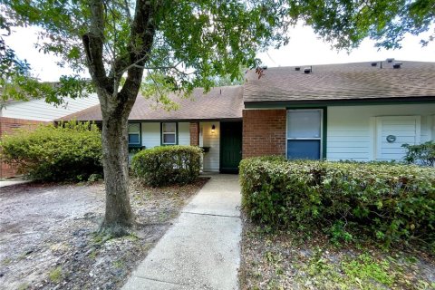 Townhouse in Casselberry, Florida 2 bedrooms, 93.09 sq.m. № 2364099