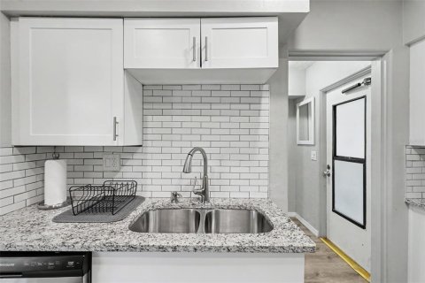 Купить виллу или дом в Венеция, Флорида 6 комнат, 119.57м2, № 2235608 - фото 9