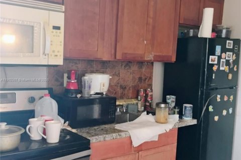 Immobilier commercial à vendre à Miami, Floride: 135.27 m2 № 1953761 - photo 2