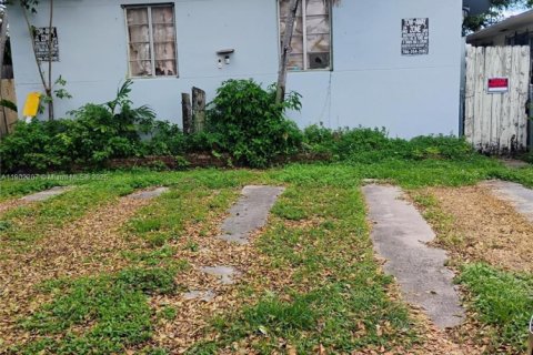Immobilier commercial à vendre à Miami, Floride: 135.27 m2 № 1953761 - photo 1