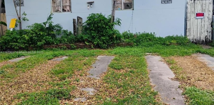 Immobilier commercial à Miami, Floride 135.27 m2 № 1953761