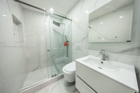 House in Hialeah, Florida 3 bedrooms, 184.69 sq.m. № 1728510 - photo 29