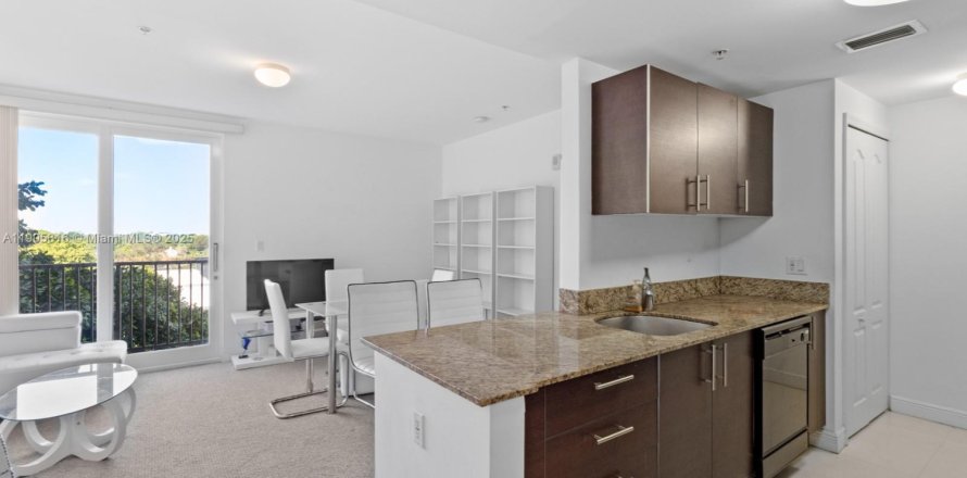 Кондоминиум с 1 спальней в Майами, Флорида № 1963730