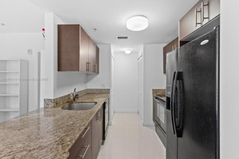 Снять в аренду кондоминиум в Майами, Флорида 1 спальня, 64.57м2, № 1963730 - фото 3