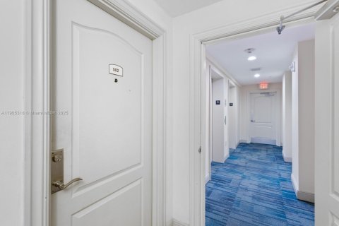 Снять в аренду кондоминиум в Майами, Флорида 1 спальня, 64.57м2, № 1963730 - фото 22