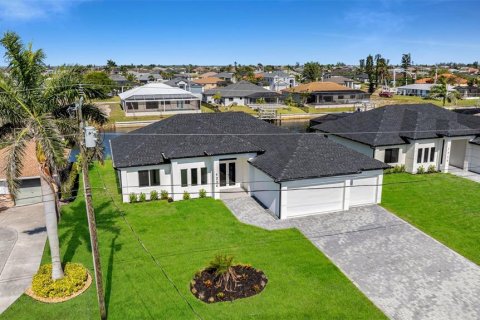 Casa en venta en Cape Coral, Florida, 3 dormitorios, 195.09 m2 № 1680693 - foto 3