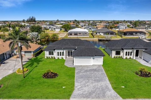 Casa en venta en Cape Coral, Florida, 3 dormitorios, 195.09 m2 № 1680693 - foto 4