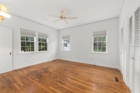 House in Gainesville, Florida 3 bedrooms, 197.6 sq.m. № 2202766 - photo 6