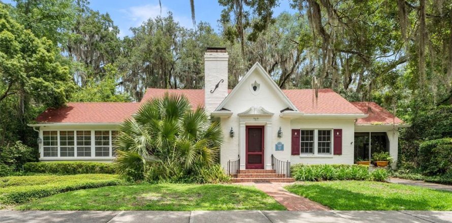 House in Gainesville, Florida 3 bedrooms, 197.6 sq.m. № 2202766
