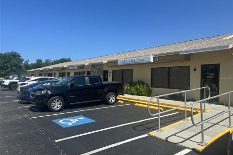 Commercial property in Englewood, Florida 92.9 sq.m. № 1744278 - photo 1