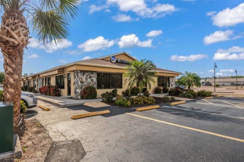Commercial property in Englewood, Florida 92.9 sq.m. № 1744278 - photo 2