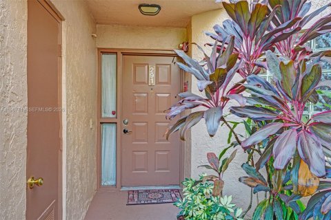 Купить кондоминиум в Плантация, Флорида 7 комнат, 104.05м2, № 2030405 - фото 4