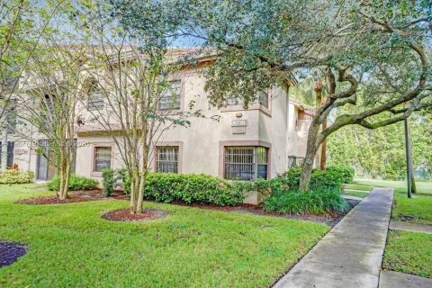 Кондоминиум с 7 комнатами в Плантация, Флорида № 2030405