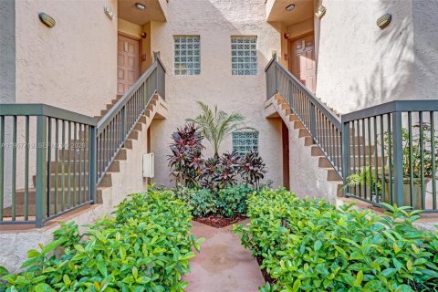 Купить кондоминиум в Плантация, Флорида 7 комнат, 104.05м2, № 2030405 - фото 3