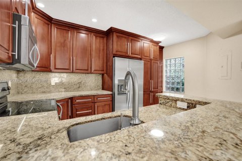 Купить кондоминиум в Плантация, Флорида 7 комнат, 104.05м2, № 2030405 - фото 16