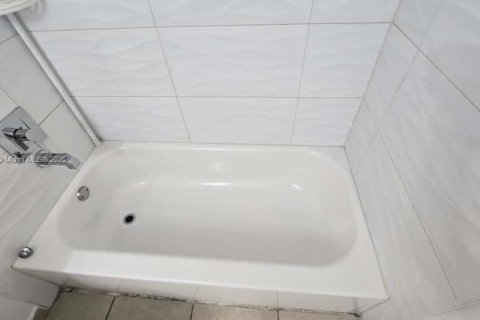 Condominio en alquiler en Pembroke Pines, Florida, 2 dormitorios, 81.85 m2 № 1820305 - foto 20