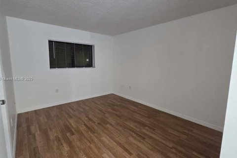 Condominio en alquiler en Pembroke Pines, Florida, 2 dormitorios, 81.85 m2 № 1820305 - foto 16