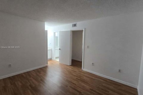 Condominio en alquiler en Pembroke Pines, Florida, 2 dormitorios, 81.85 m2 № 1820305 - foto 14