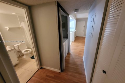 Condominio en alquiler en Pembroke Pines, Florida, 2 dormitorios, 81.85 m2 № 1820305 - foto 8