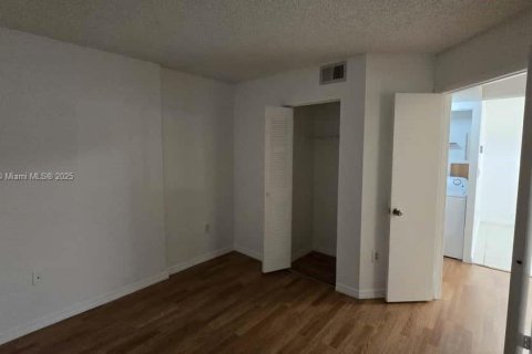 Condominio en alquiler en Pembroke Pines, Florida, 2 dormitorios, 81.85 m2 № 1820305 - foto 12