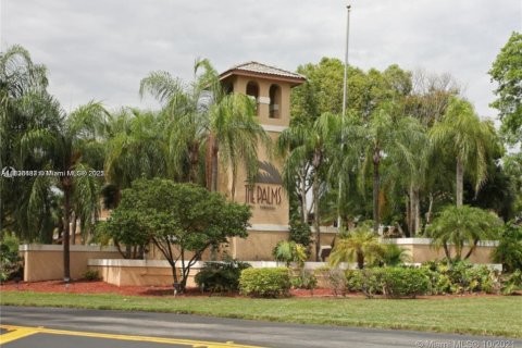 Condominio en alquiler en Pembroke Pines, Florida, 2 dormitorios, 81.85 m2 № 1820305 - foto 1