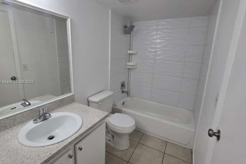 Condominio en alquiler en Pembroke Pines, Florida, 2 dormitorios, 81.85 m2 № 1820305 - foto 19