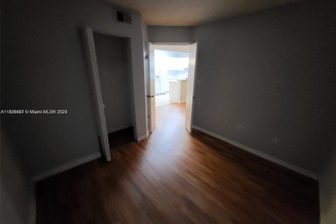 Condominio en alquiler en Pembroke Pines, Florida, 2 dormitorios, 81.85 m2 № 1820305 - foto 2