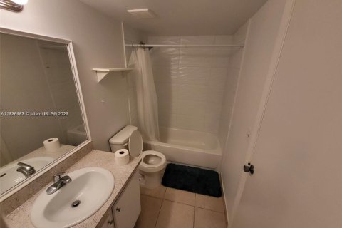 Condominio en alquiler en Pembroke Pines, Florida, 2 dormitorios, 81.85 m2 № 1820305 - foto 7