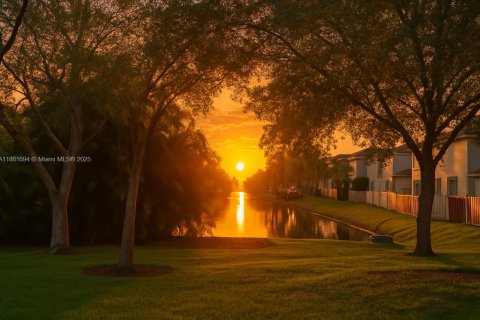 Adosado en venta en Miami, Florida, 3 dormitorios, 156.08 m2 № 1890603 - foto 3