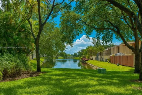 Adosado en venta en Miami, Florida, 3 dormitorios, 156.08 m2 № 1890603 - foto 2