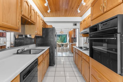 Adosado en venta en Miami, Florida, 3 dormitorios, 156.08 m2 № 1890603 - foto 9