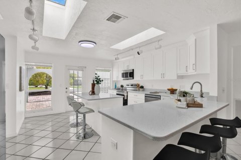 Villa ou maison à vendre à Palm Harbor, Floride: 4 chambres, 188.31 m2 № 1800074 - photo 8