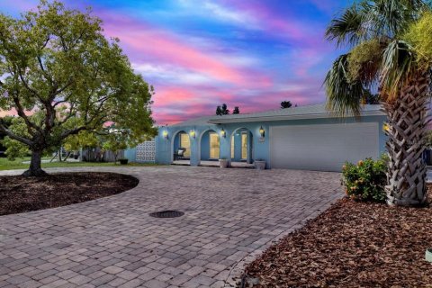 Villa ou maison à vendre à Palm Harbor, Floride: 4 chambres, 188.31 m2 № 1800074 - photo 1