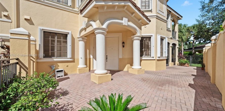 Townhouse in Weston, Florida 3 bedrooms, 148.64 sq.m. № 1955171