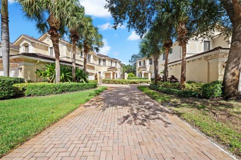 Townhouse in Weston, Florida 3 bedrooms, 148.64 sq.m. № 1955171 - photo 2