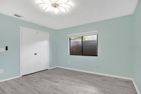 House in Winter Springs, Florida 4 bedrooms, 232.07 sq.m. № 2411501 - photo 27