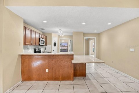 House in Winter Springs, Florida 4 bedrooms, 232.07 sq.m. № 2411501 - photo 14