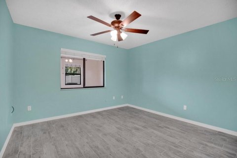 House in Winter Springs, Florida 4 bedrooms, 232.07 sq.m. № 2411501 - photo 24