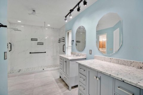 House in Winter Springs, Florida 4 bedrooms, 232.07 sq.m. № 2411501 - photo 21