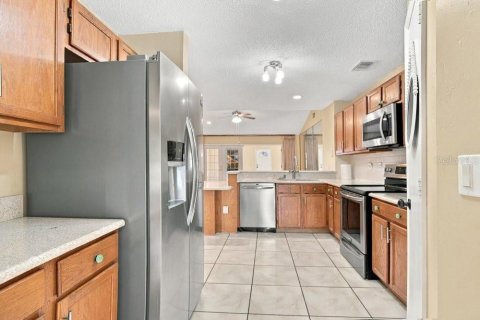 House in Winter Springs, Florida 4 bedrooms, 232.07 sq.m. № 2411501 - photo 16